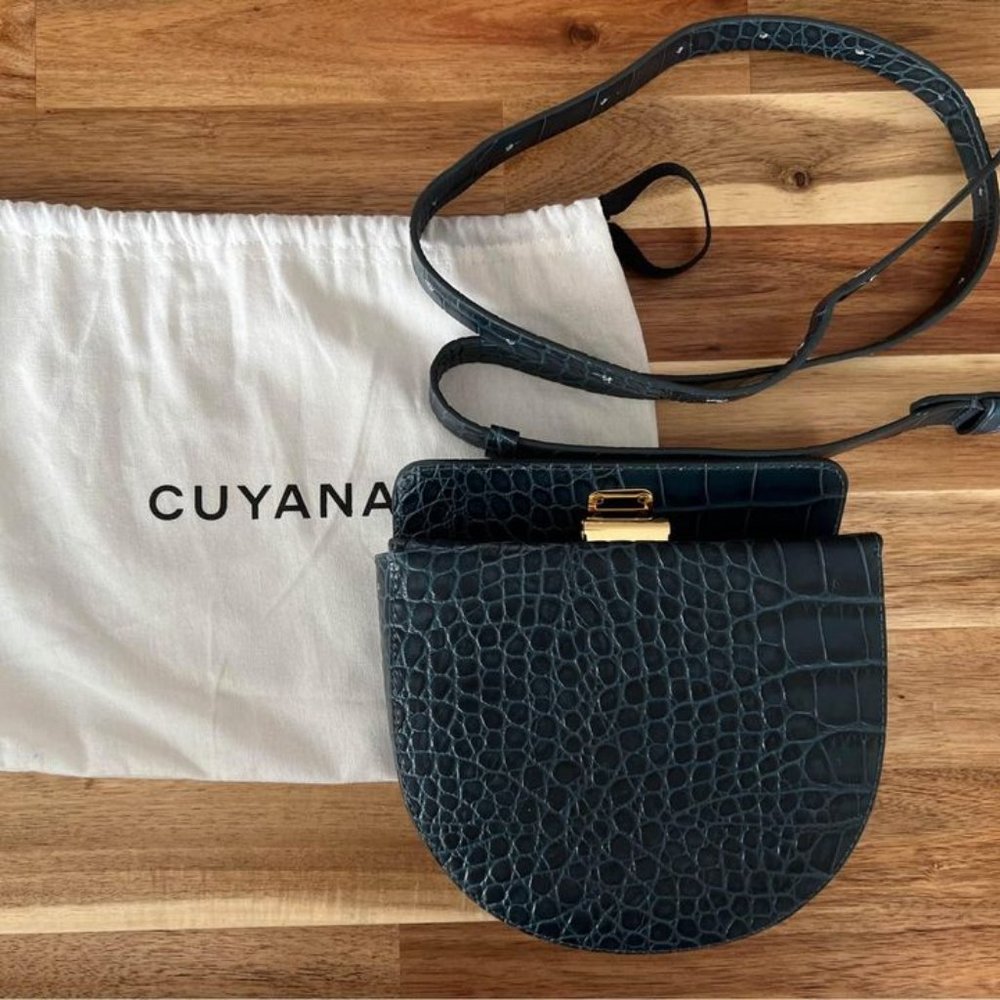 Cuyana Crescent Belt Leather Bag - jade